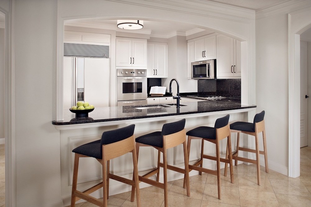 Suite, 1 Bedroom (oceanfront)