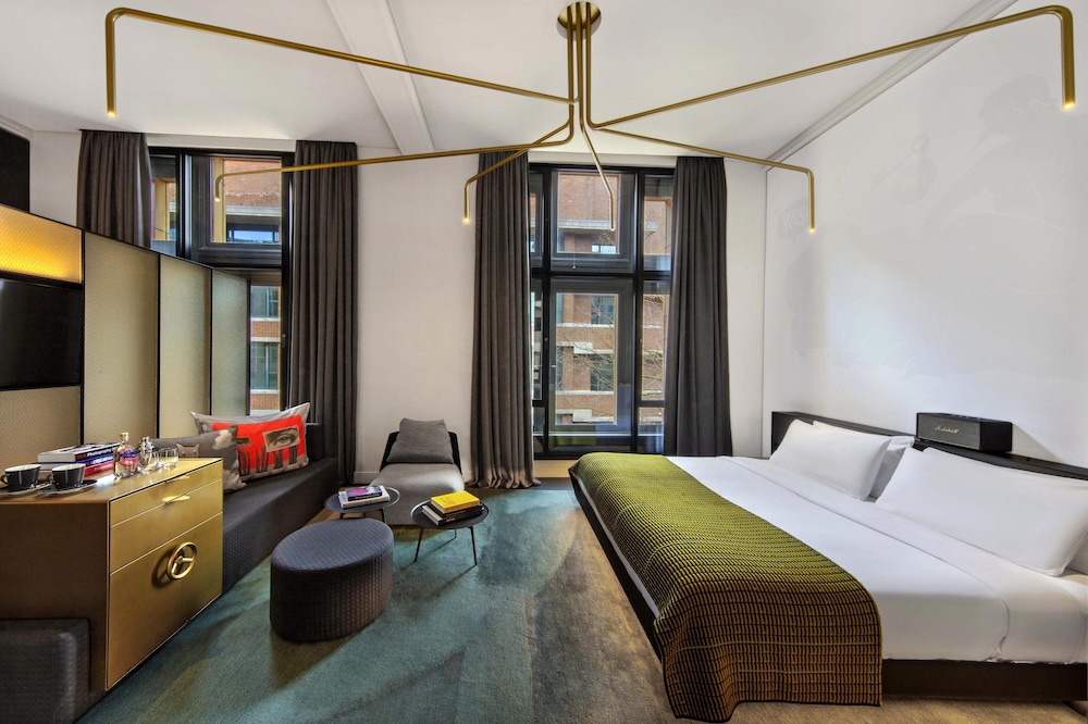 Superior Suite, 1 King Bed photo 2