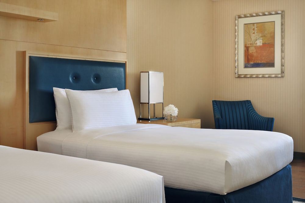 Classic Room, 2 Twin Beds, Smoking (Club Floor)