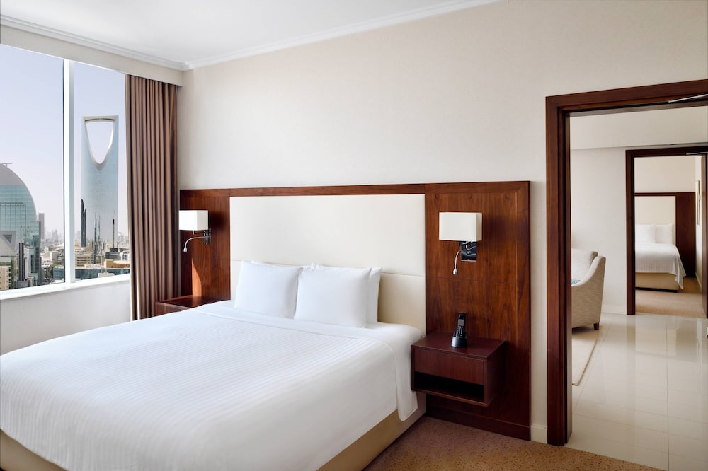 Executive Suite, 2 Bedrooms - Photo 3