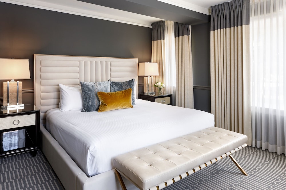 Suite, 1 King Bed - Photo 3