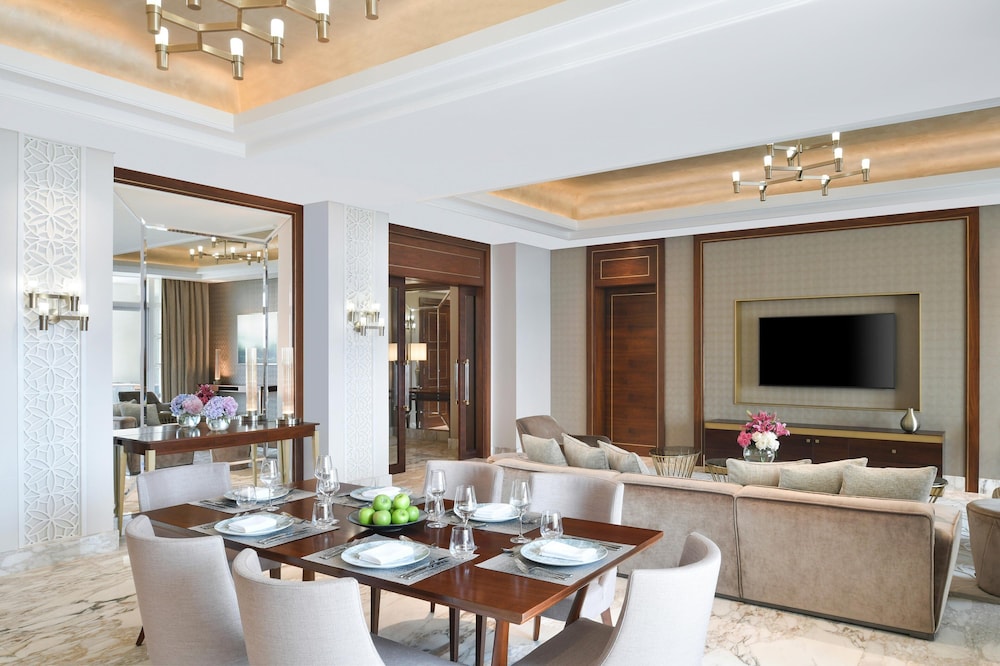 Signature Suite, 1 Bedroom, Pool View (Balcony) - Photo 2