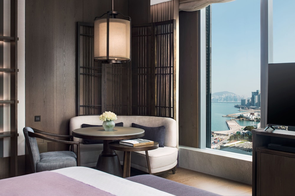 Room, 1 King Bed, Harbor View (Corner)