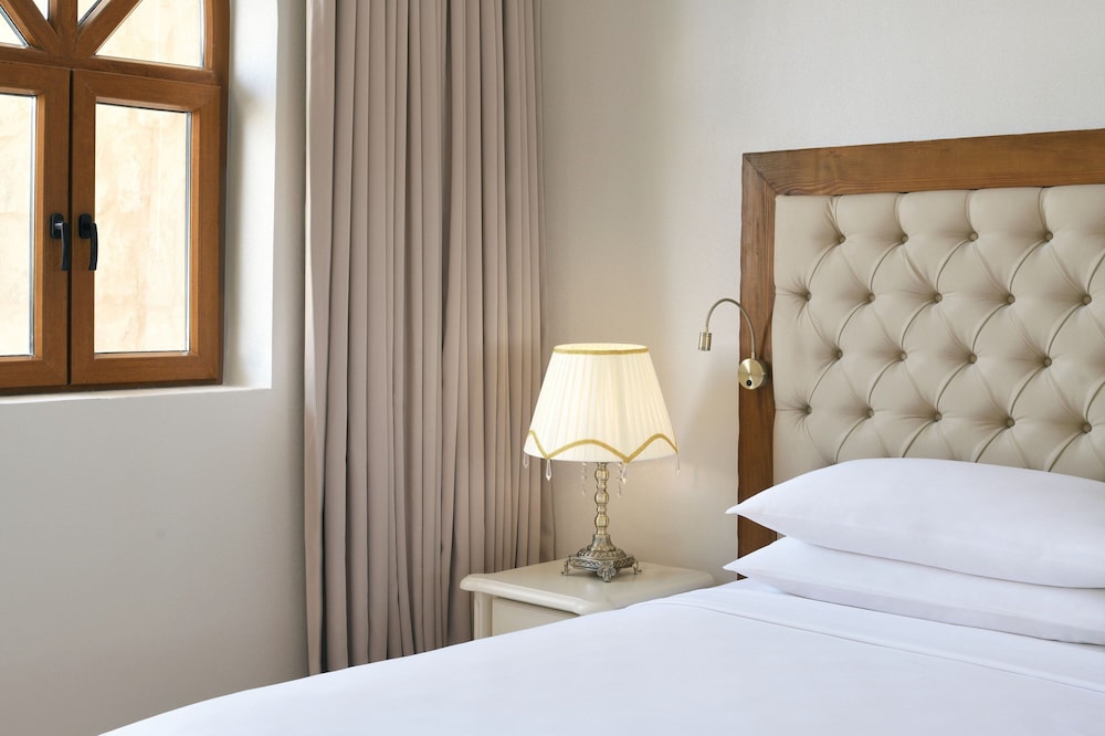 Suite, 1 King Bed, Balcony - Photo 2