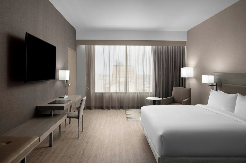 Room, 1 King Bed - Photo 3