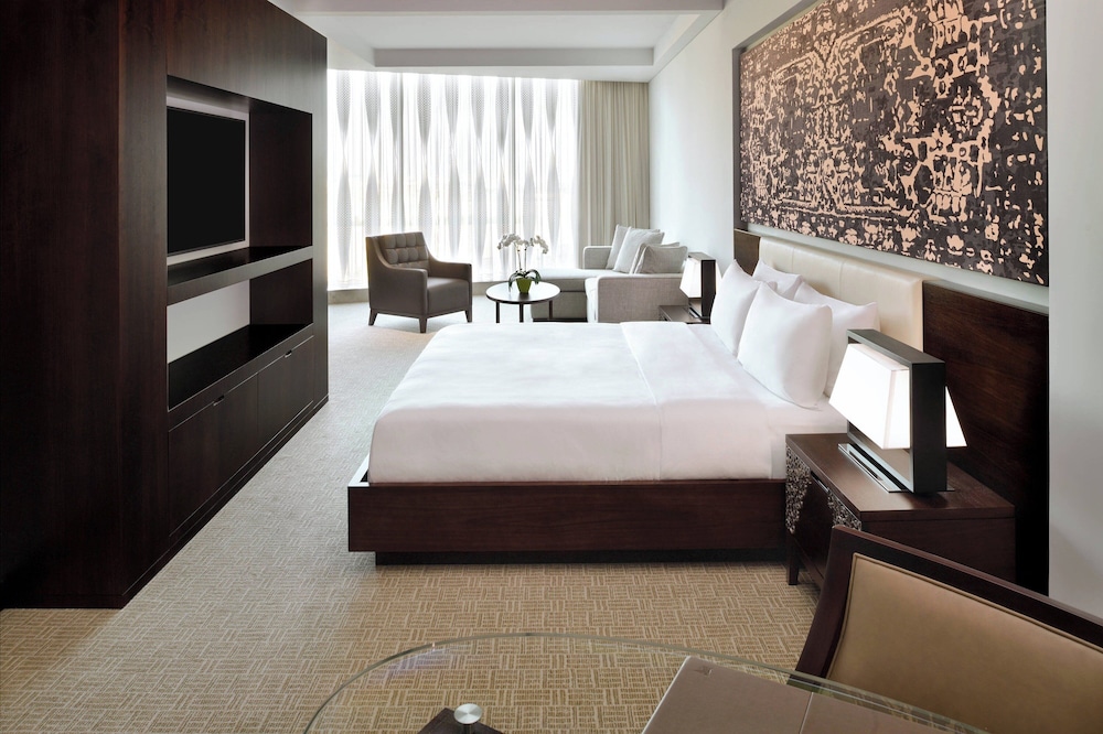 Junior Suite, 1 King Bed with Sofa bed - Photo 3