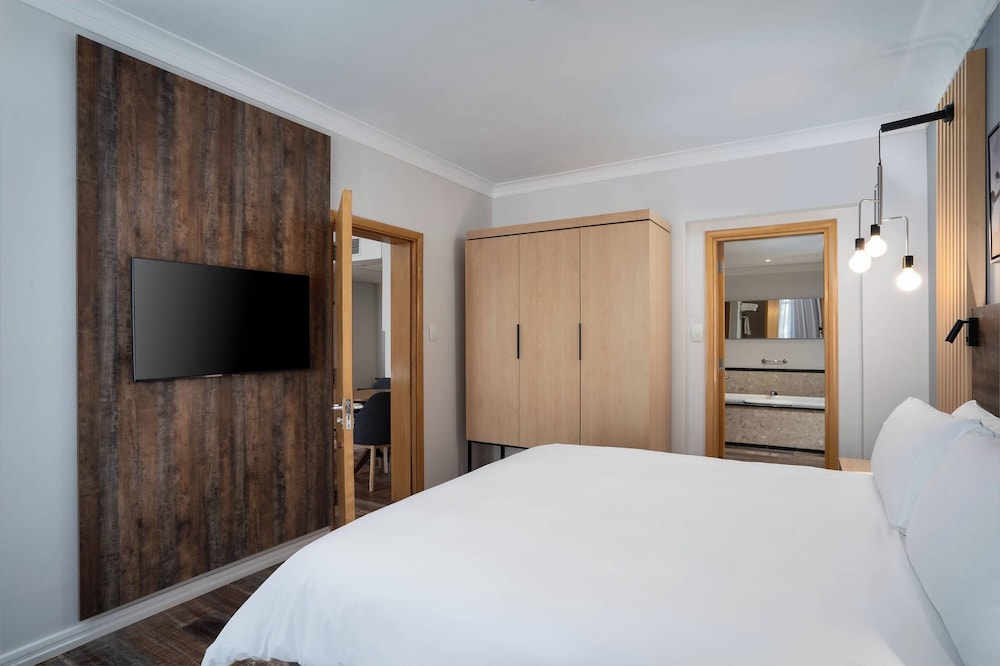 Room, 1 King Bed - Photo 2