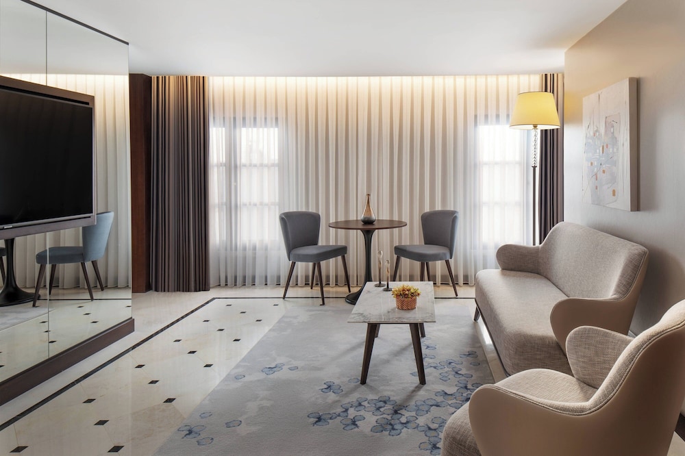 Suite, 1 Bedroom, Sea View thumbnail 6