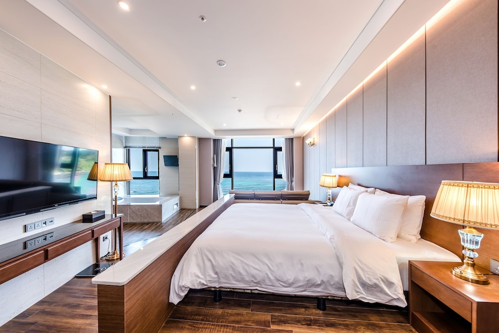Oceano Ocean Suite (Free use of Infinity Pool included)