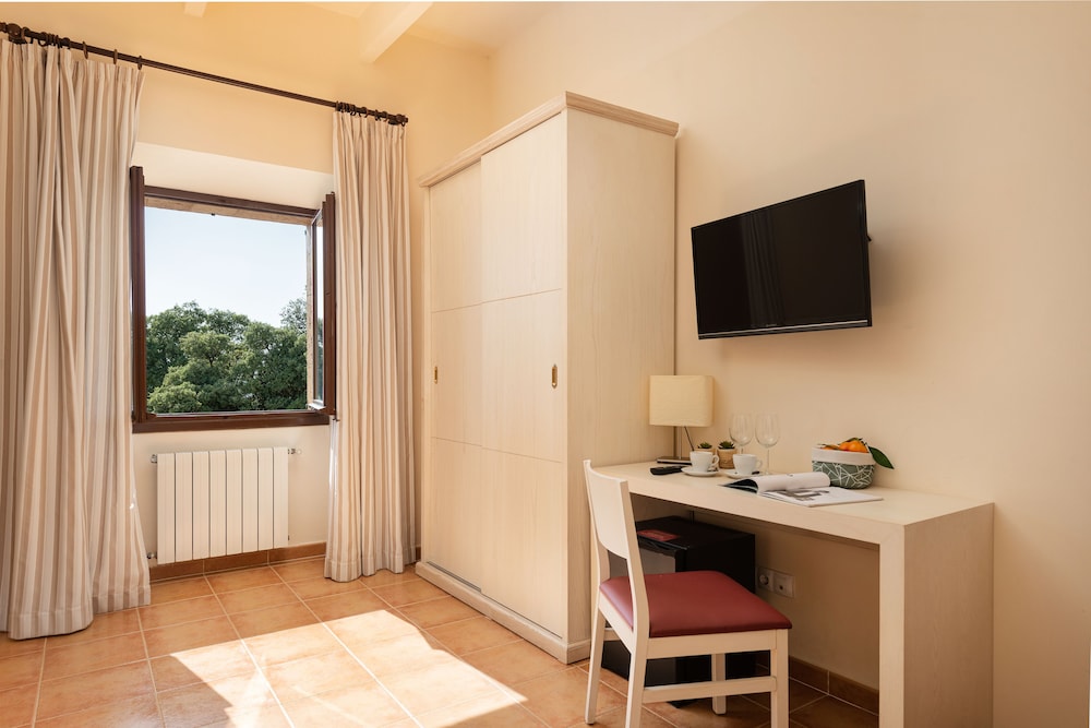 Basic Double Room, 2 Twin Beds photo 3