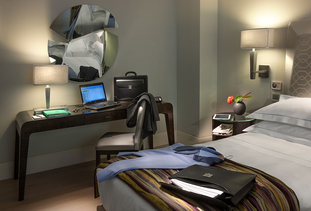 Executive Queen Suite with Wellness Area Access