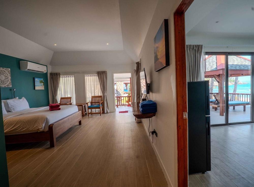 Beachfront Suite - Photo 2