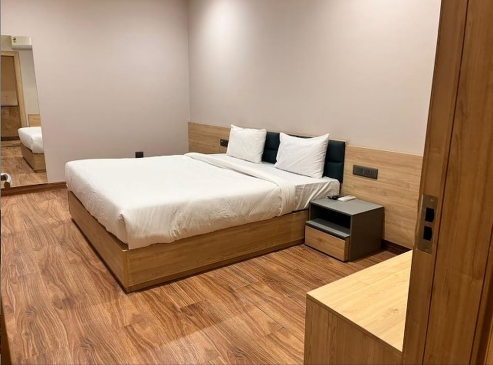 Deluxe Room - Photo 6