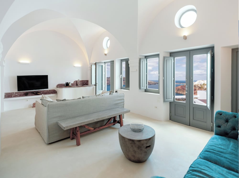 The Collector's Villa with Hot Tub & Caldera View - Photo 4