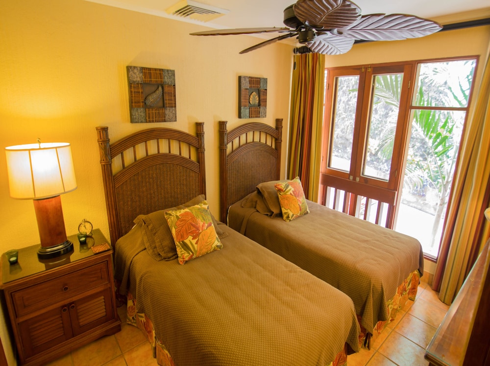 3BR Deluxe frente a la playa con piscina privada