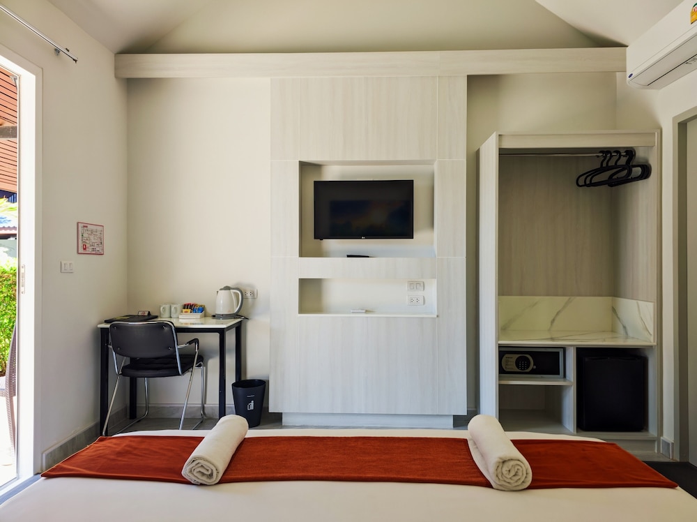 Superior Double or Twin Room - Photo 13