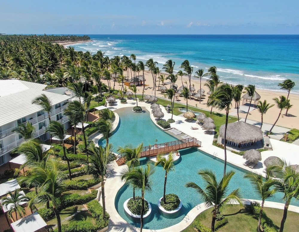 Junior Swim Up Suite Spa or Pool View