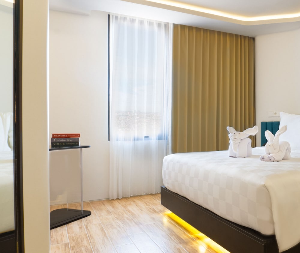 Deluxe Room, 1 Queen Bed, City View