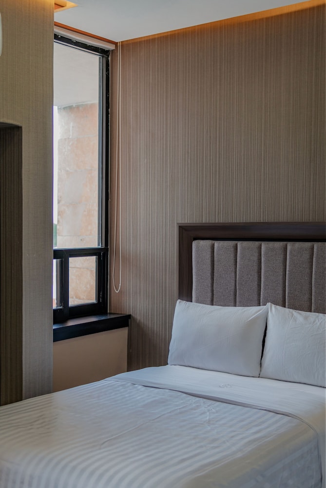 Suite - Photo 2