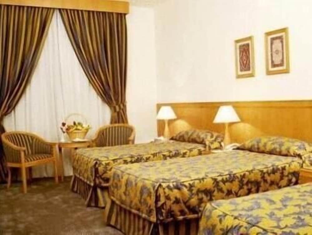 Standard Triple Room - Photo 2