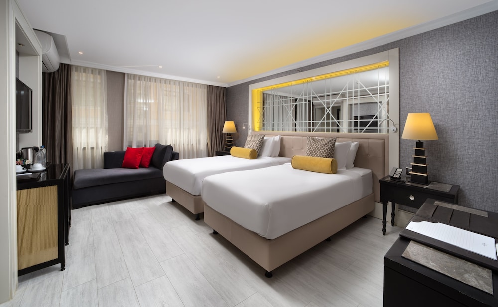 Family Room, 2 Double Beds, Connecting Rooms, City View photo 2