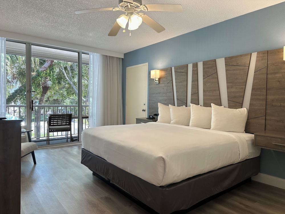 Deluxe Water View King - Photo 1