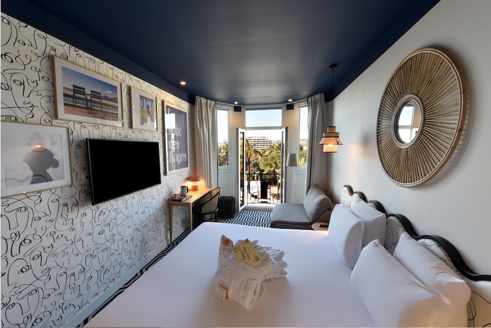 Superior Triple Room, Sea View - Photo 1