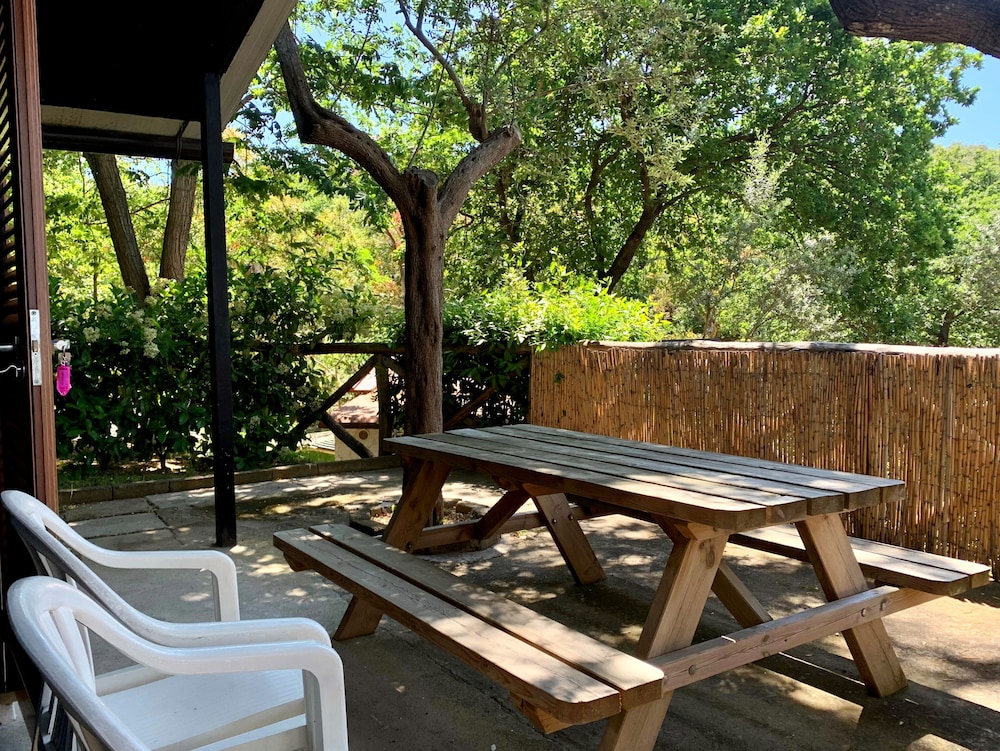 Superior Bungalow - Photo 3