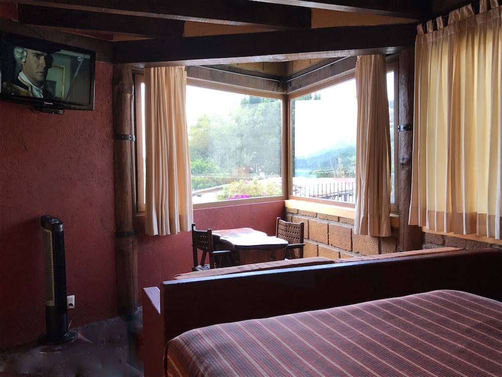 Superior Room, Lake View, Poolside