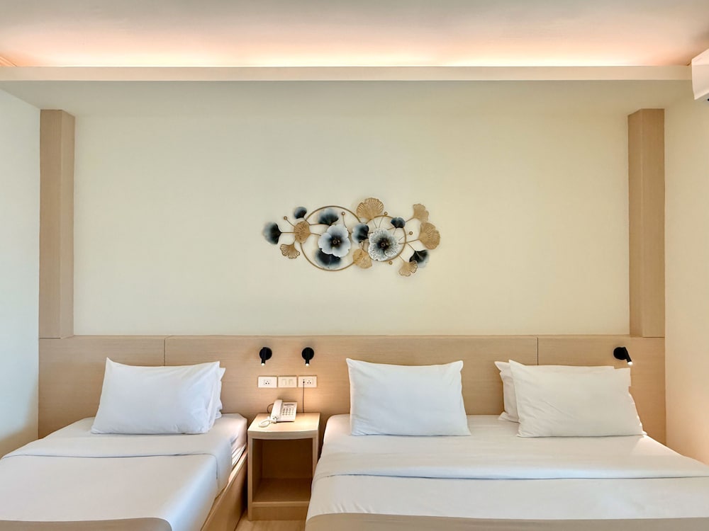 Deluxe Twin Room, City View photo 2