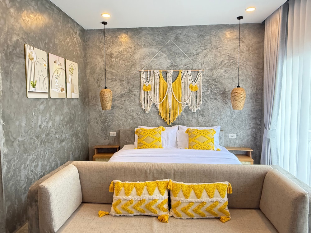 Classic Double Room, 1 King Bed, Balcony, Garden View