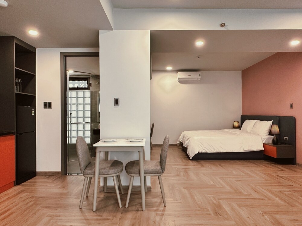 Deluxe Studio