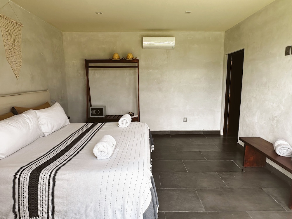 Deluxe Studio Suite - Photo 6