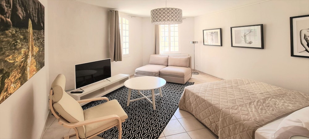 Deluxe Apartment