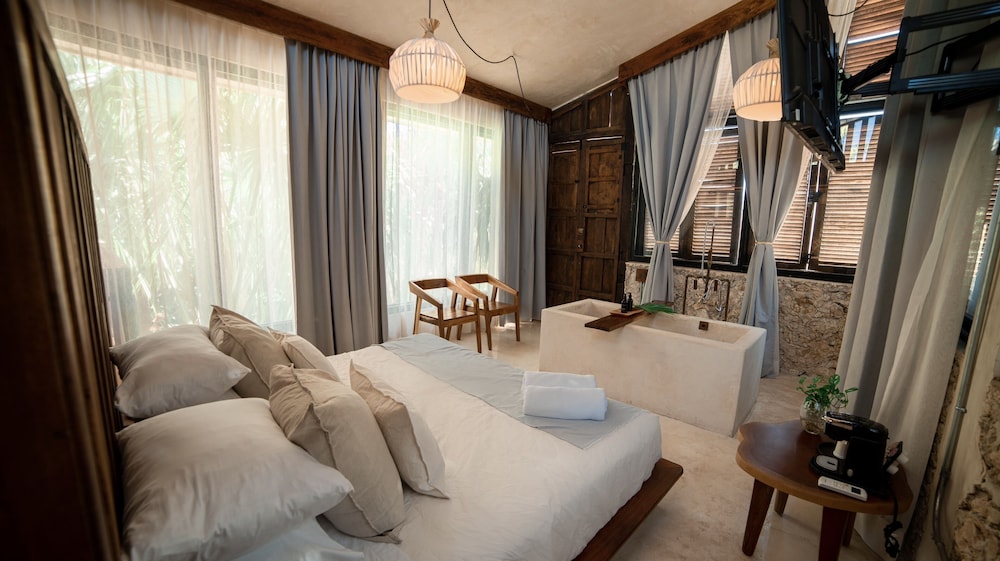 Honeymoon Room, Terrace, Tower photo 1