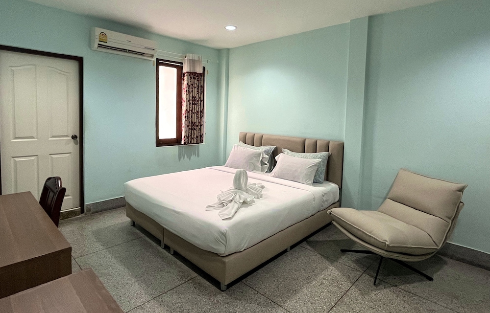 Deluxe Double or Twin Room