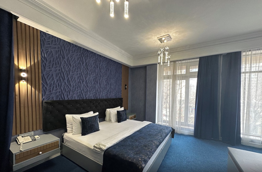Luxury Suite