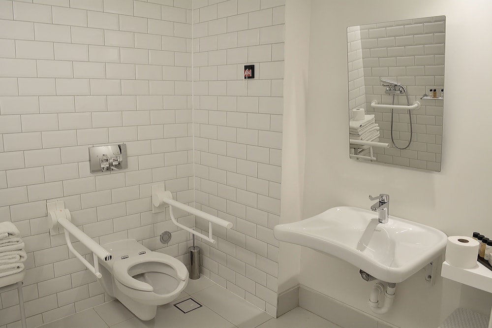 Deluxe Room, Mobility Accessible - Photo 2