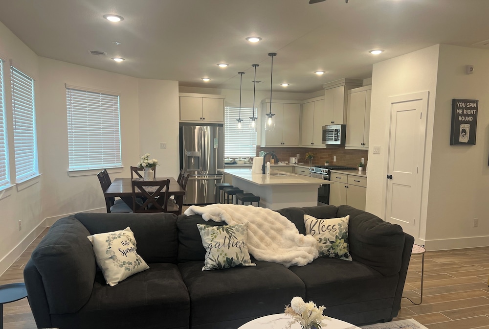 The Clement Chateau - Brand New Home, Billede 5