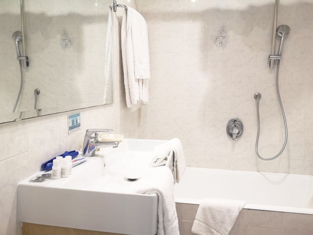 Classic Double Room - Photo 10