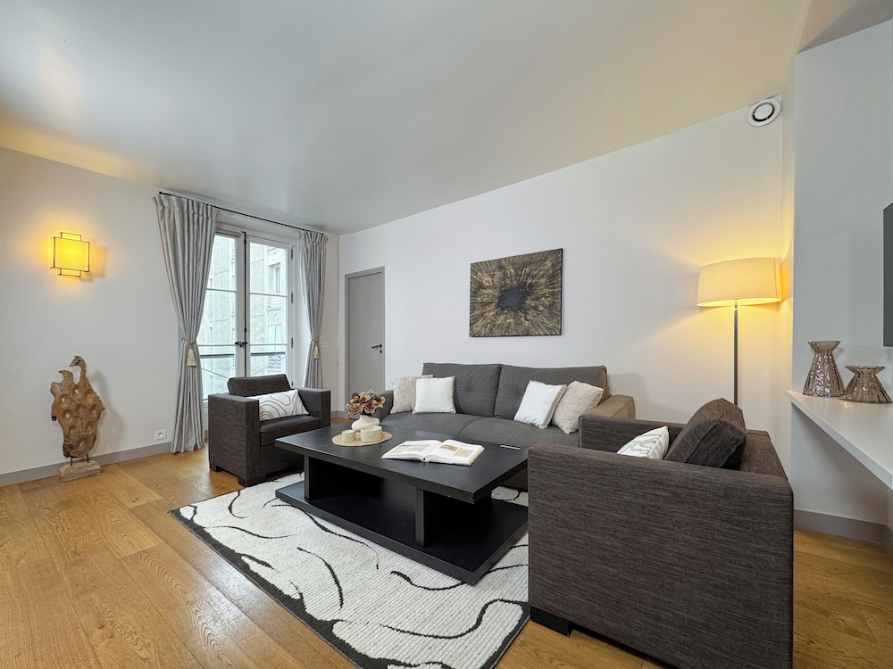 Deluxe Penthouse, 2 Bedrooms, Courtyard View