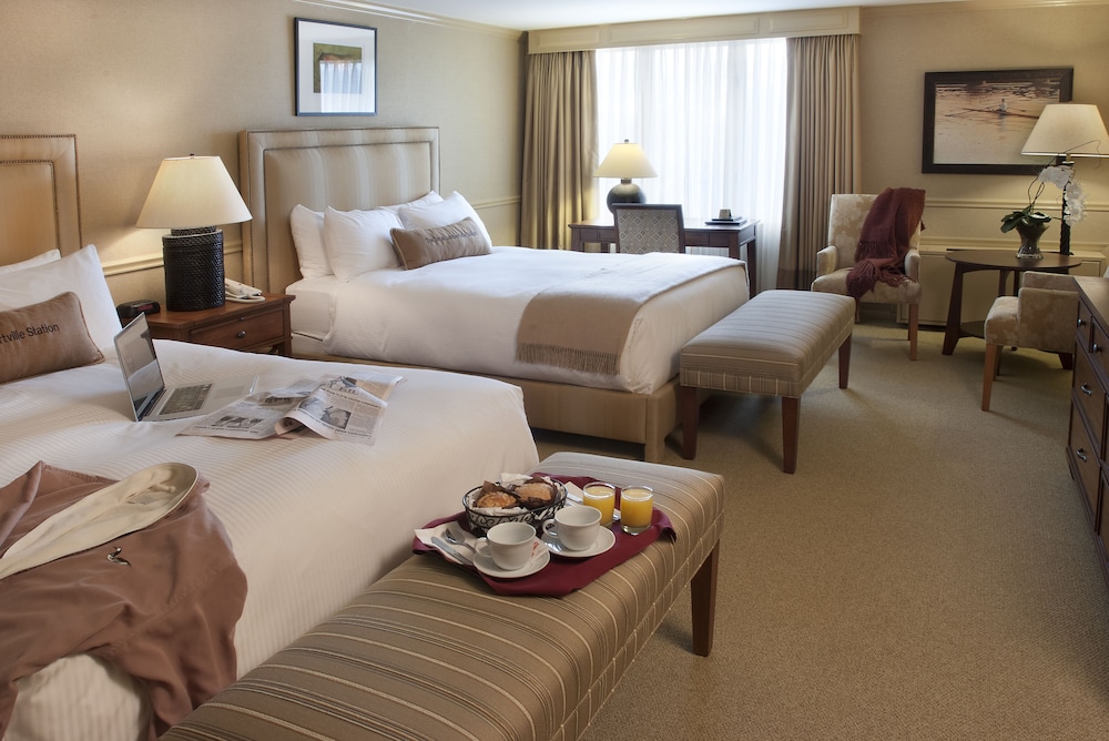 Deluxe Two Queen Beds with Partial River Views photo 1