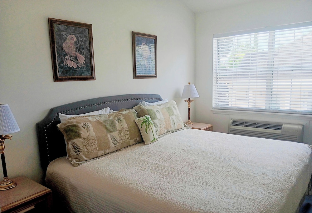 Townhome, 1 King Bed (Room 36)