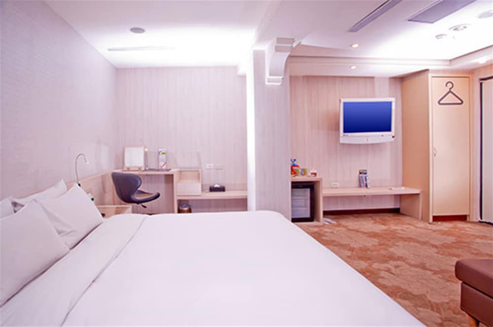 Comfort Double Room, 1 Queen Bed, Non Smoking, City View photo 3