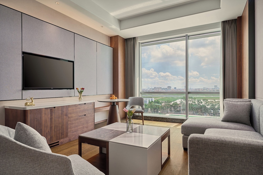 Suite, 1 Bedroom - Photo 1