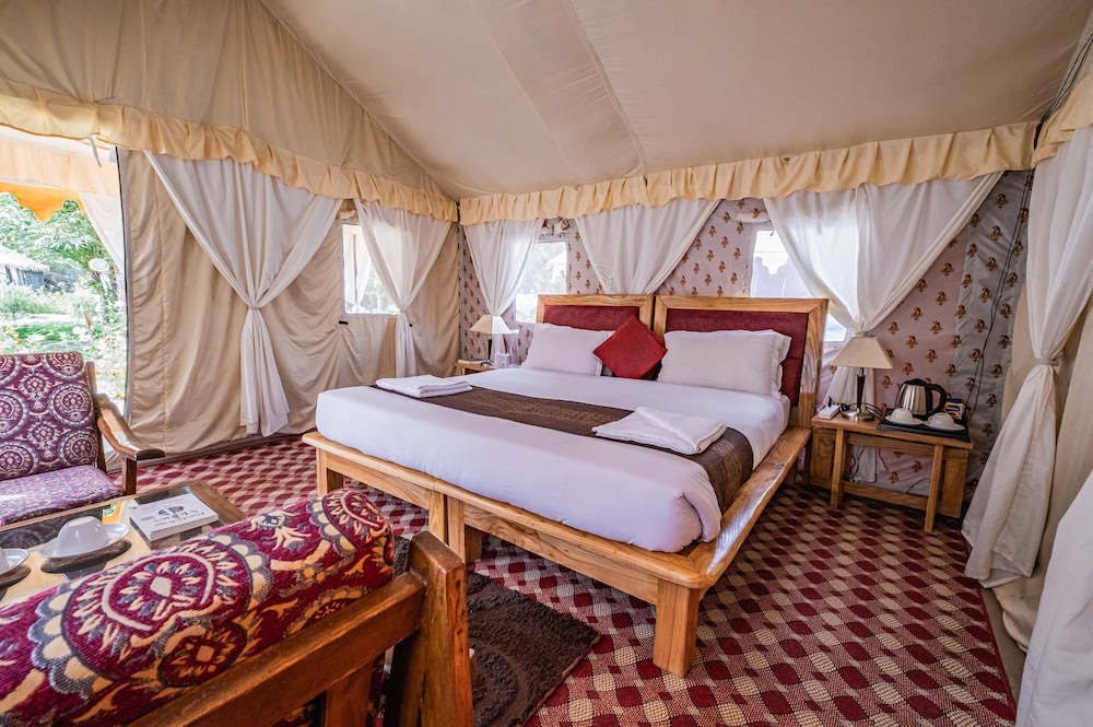 Deluxe Room - Photo 15