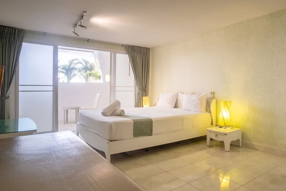 Deluxe Double Room, Pool View - Photo 7