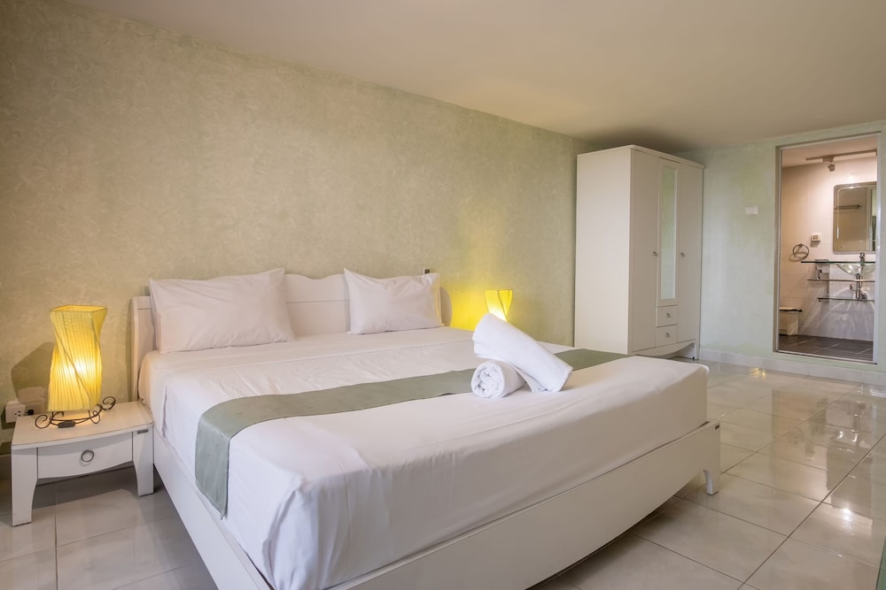Deluxe Double Room, Pool View - Photo 6