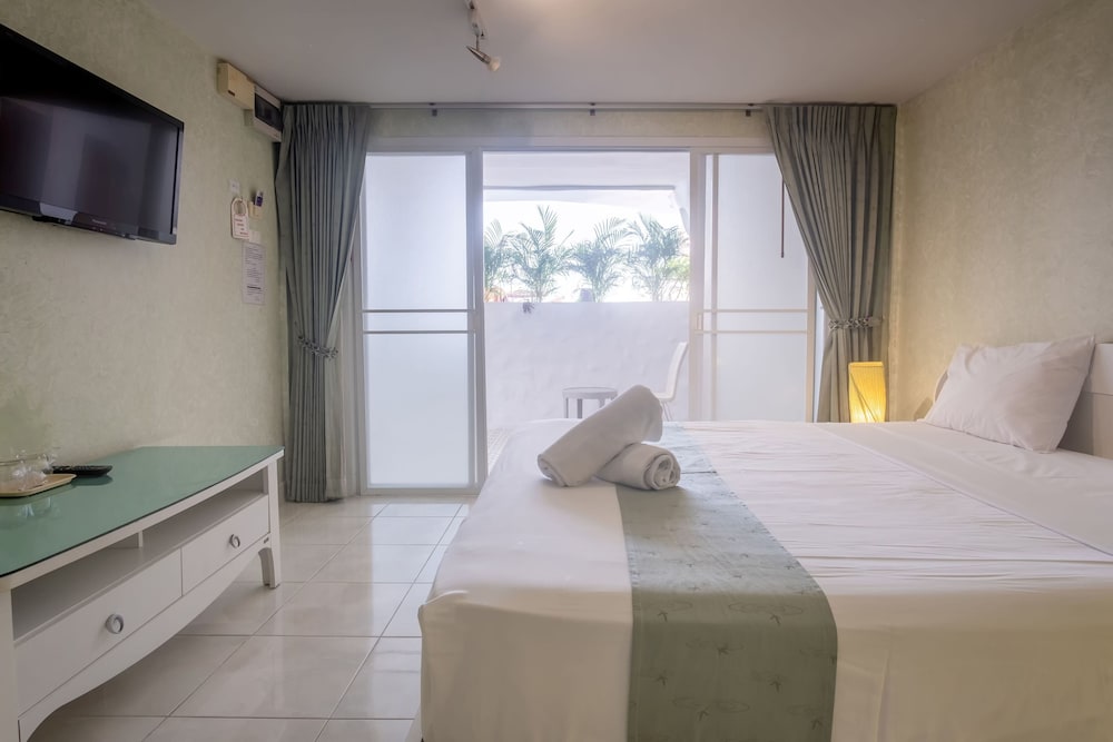 Deluxe Double Room, Pool View - Photo 1