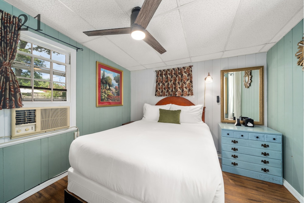 Comfort Room, 1 Queen Bed